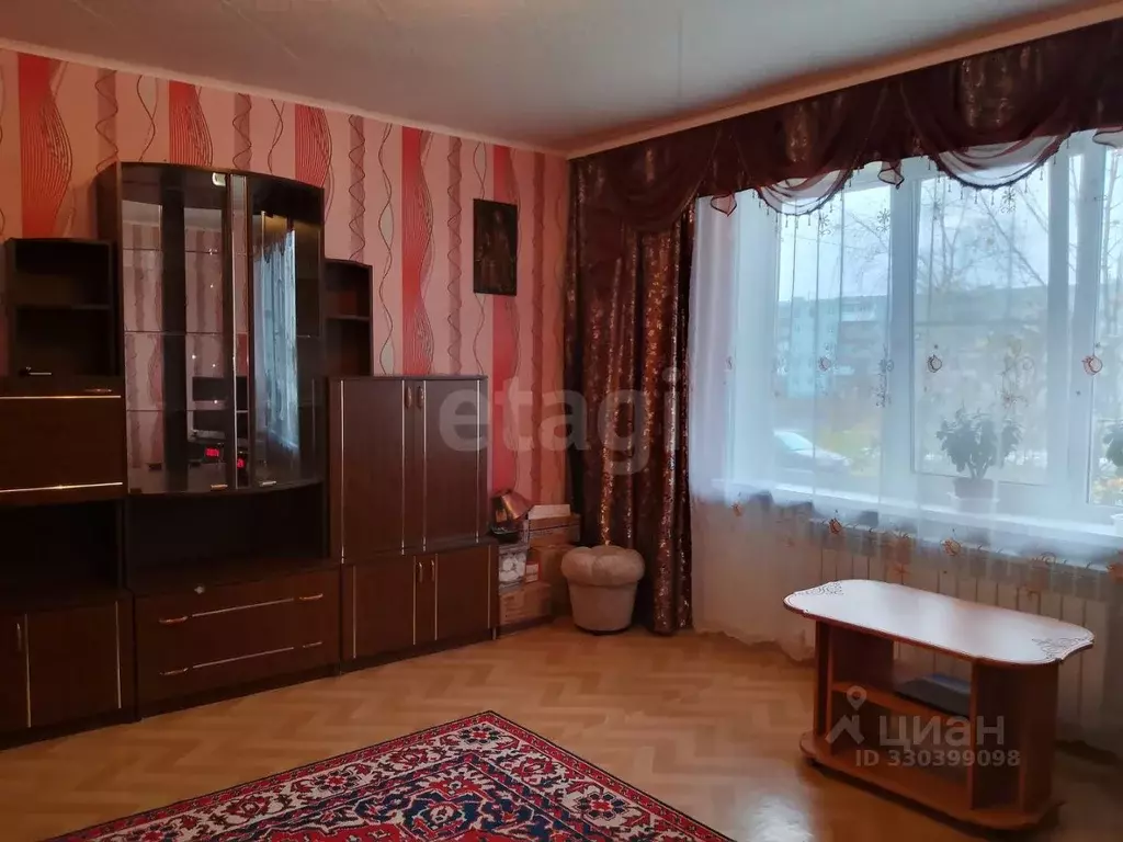 3-к кв. Псковская область, Остров ул. Меркурьева, 14 (69.7 м) - Фото 1