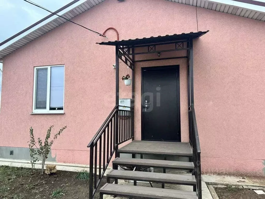 Дом в Крым, Сакский район, с. Уютное ул. Лавандовая, 10 (81 м) - Фото 1