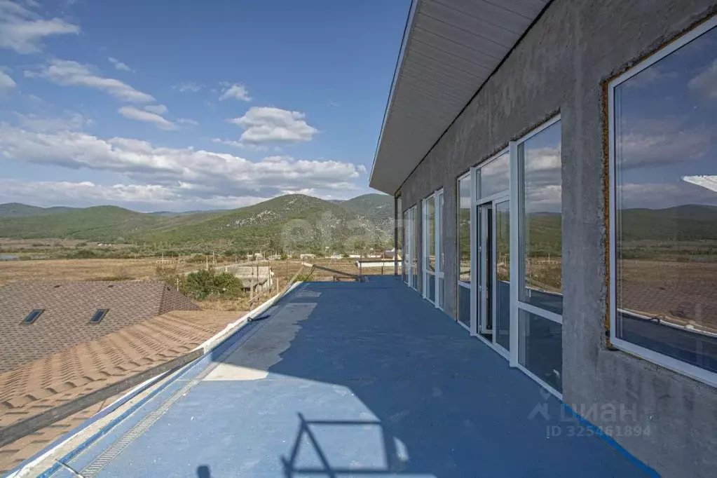 Дом в Севастополь с. Родниковское, ул. Карадагская, 3 (700 м) - Фото 1