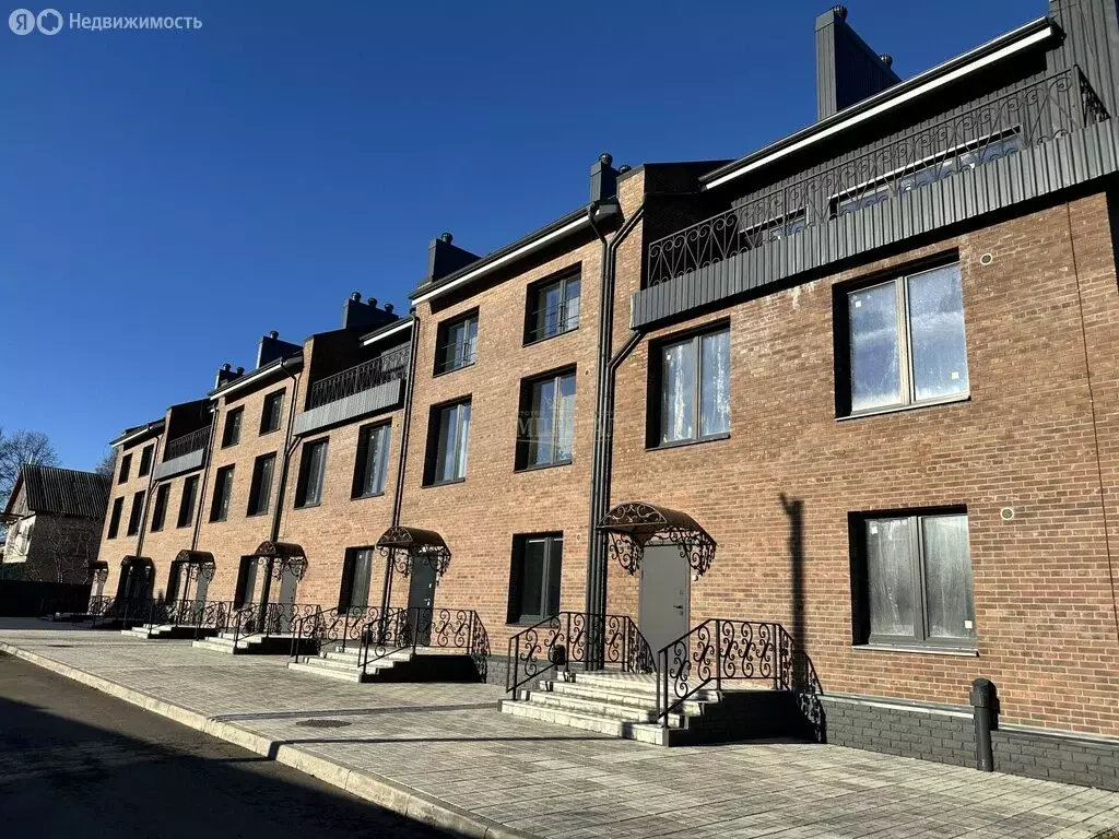 3-комнатная квартира: Медведево, посёлок городского типа Медведево, ... - Фото 2