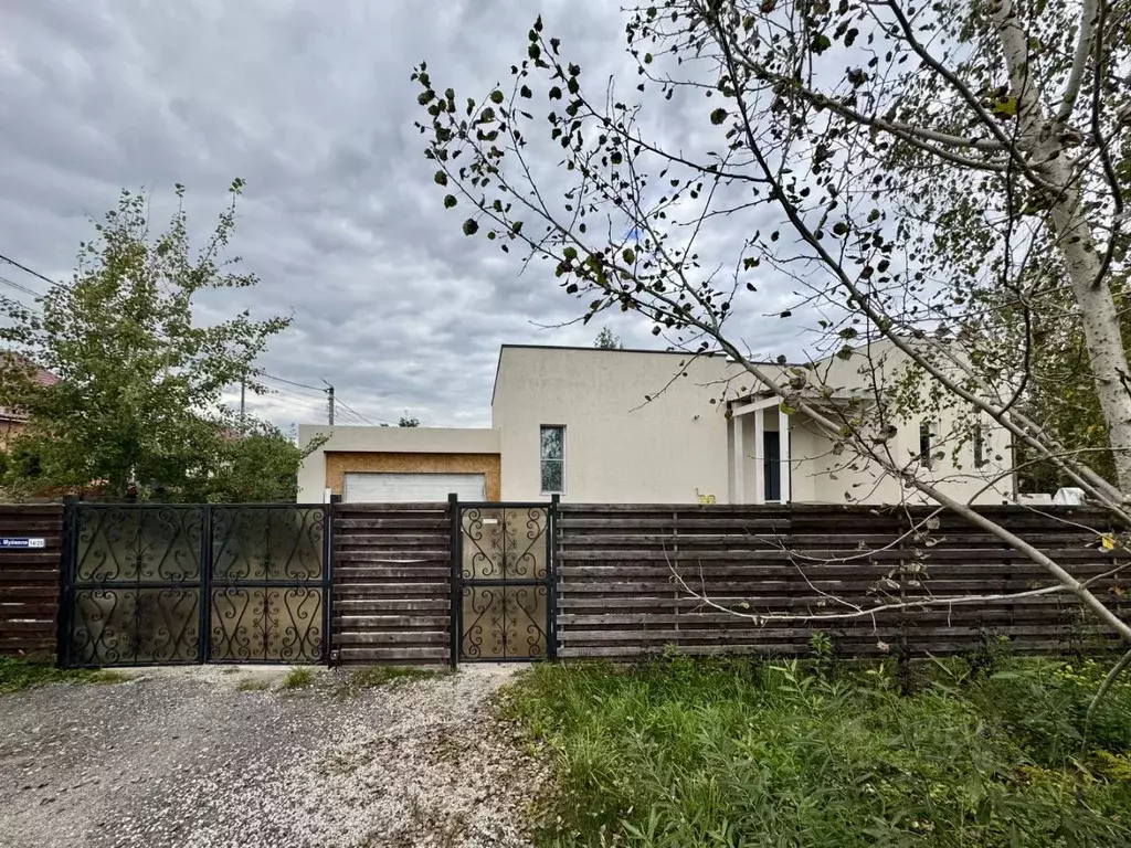 Дом в Псковская область, Псков ул. Муйжеля (240 м) - Фото 1