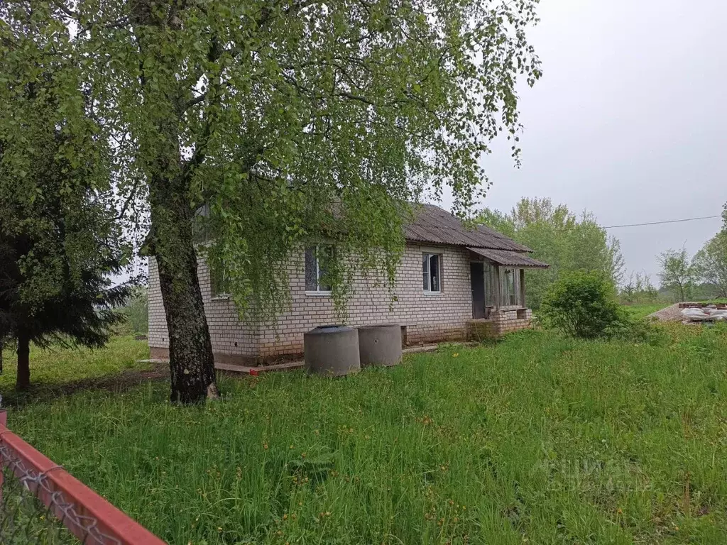Дом в Псковская область, Струго-Красненский район, д. Всини 9 (63 м) - Фото 1
