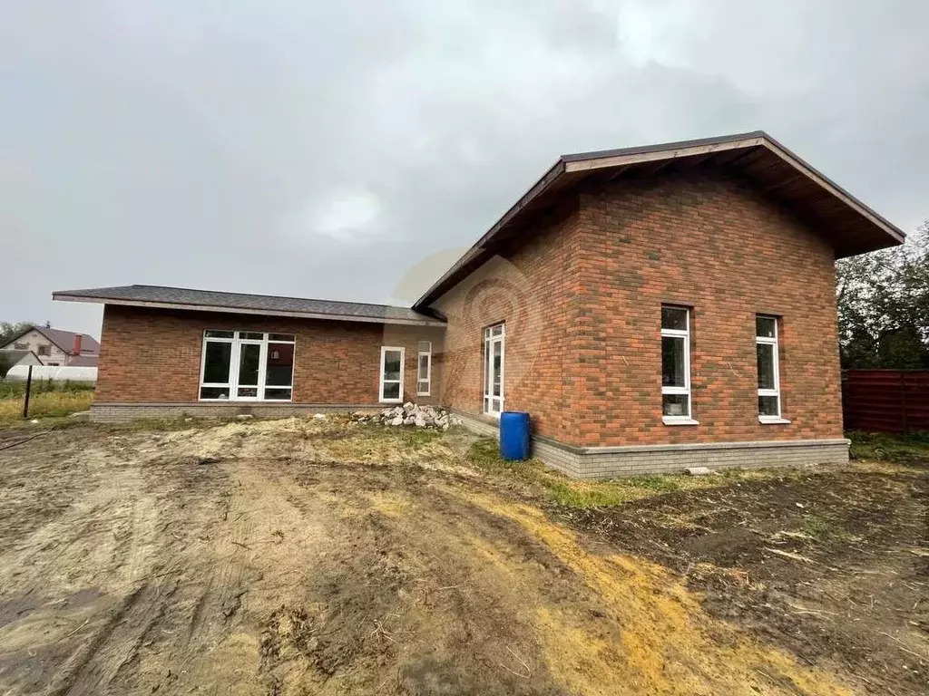 Дом в Белгородская область, Старооскольский городской округ, с. ... - Фото 0