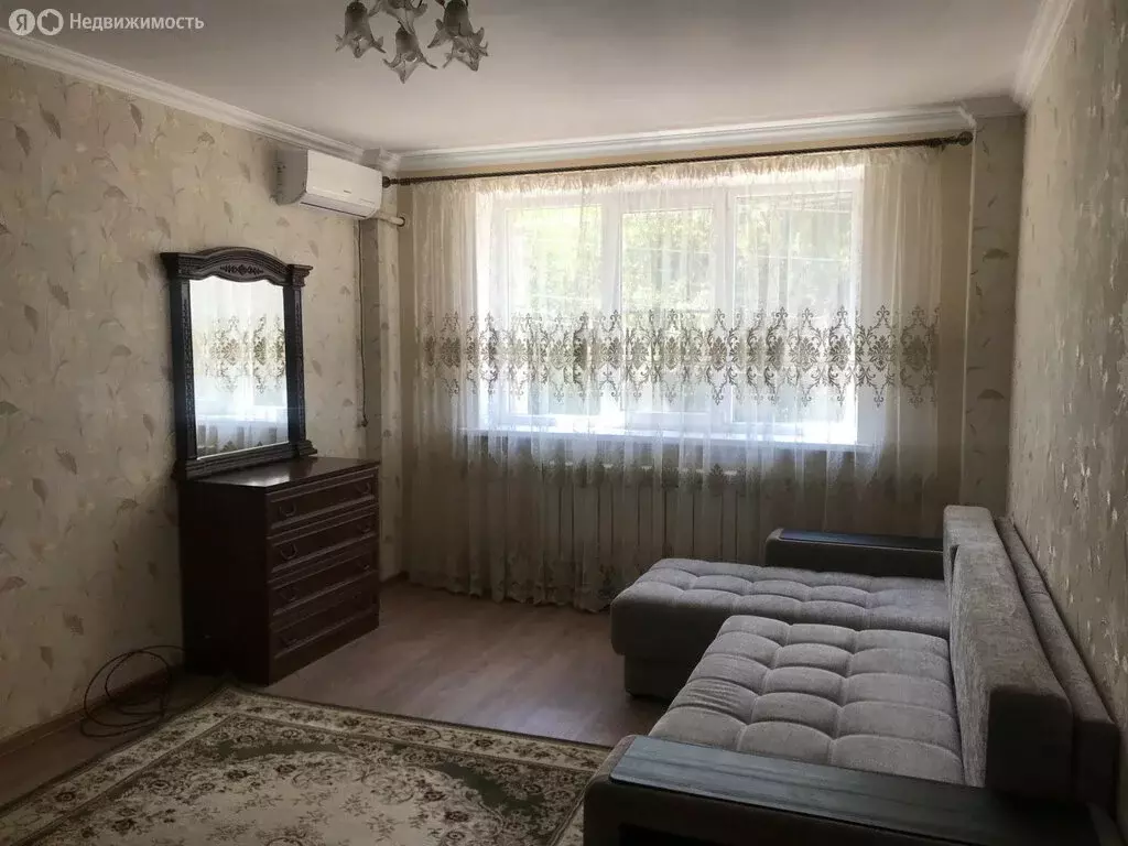 1-комнатная квартира: Батайск, улица Орджоникидзе, 1 (45 м) - Фото 1