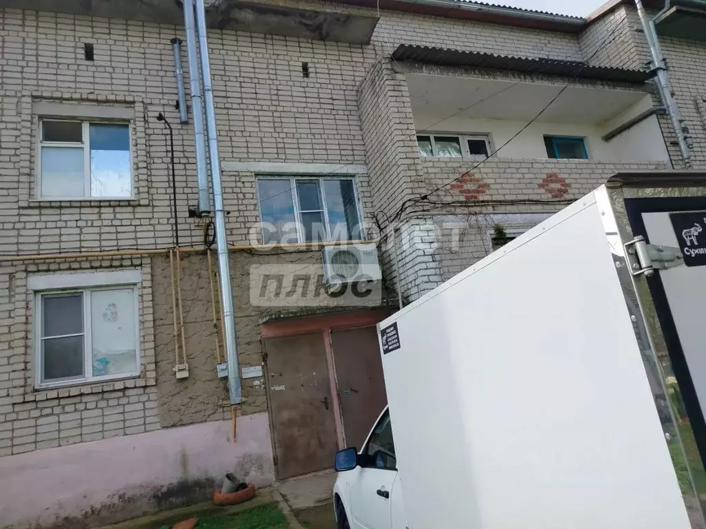 3-к кв. Калмыкия, с. Приютное ул. Апанасенко, 1 (64.0 м) - Фото 0