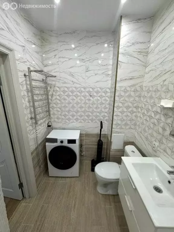 1-комнатная квартира: Тюмень, улица Республики, 204к7 (38 м) - Фото 1