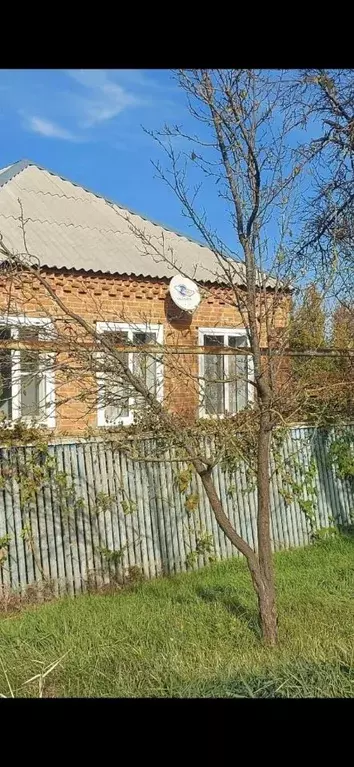 Дом в Краснодарский край, Гулькевичский район, с. Николенское Заречная ... - Фото 1