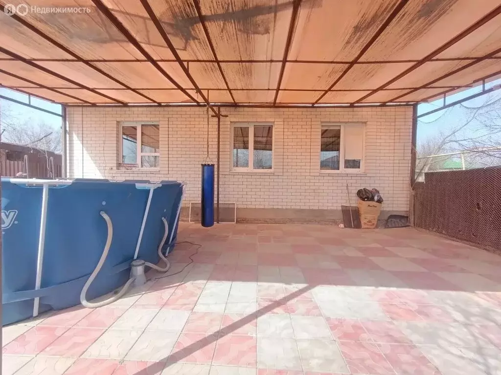 Дом в посёлок Володарский, Интернациональная улица (211 м) - Фото 1