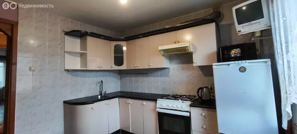 3-комнатная квартира: Омск, улица Дианова, 23 (68.6 м) - Фото 2