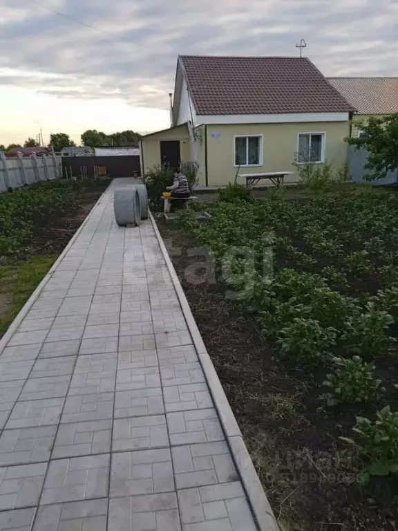 Дом в Омская область, Таврическое рп ул. Совхозная, 25кв2 (61 м) - Фото 1