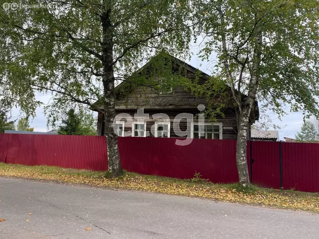 Дом в Новгородская область, рабочий посёлок Хвойная, Комсомольская ... - Фото 0