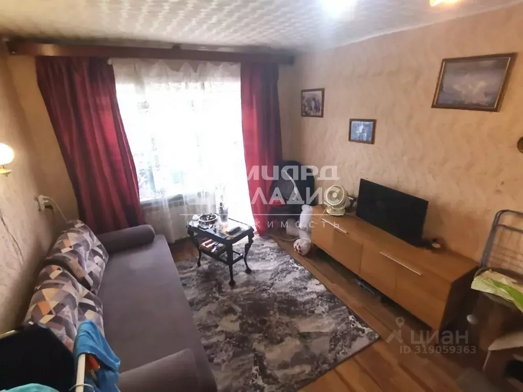 2-к кв. Омская область, Омск просп. Космический, 9 (43.6 м) - Фото 0