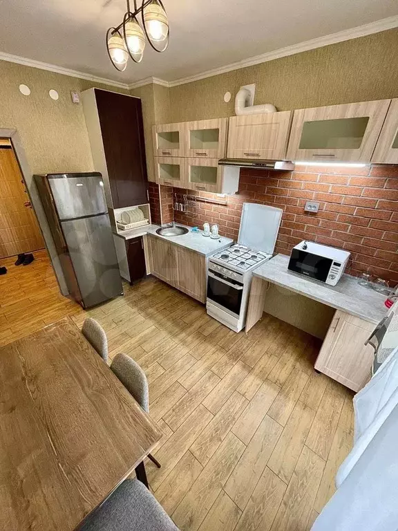 2-к. квартира, 60 м, 2/9 эт. - Фото 1