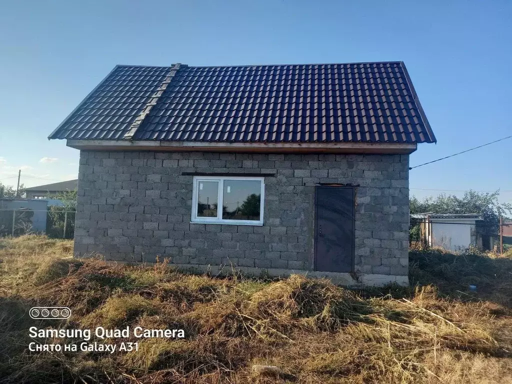 Дом в Саратовская область, Энгельсский район, с. Подгорное Центральная ... - Фото 0