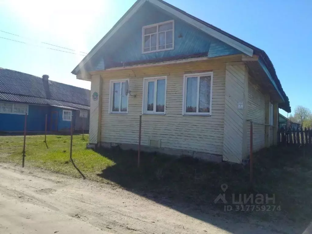 Дом в Вологодская область, с. Нюксеница ул. Первомайская, 8 (70 м) - Фото 0