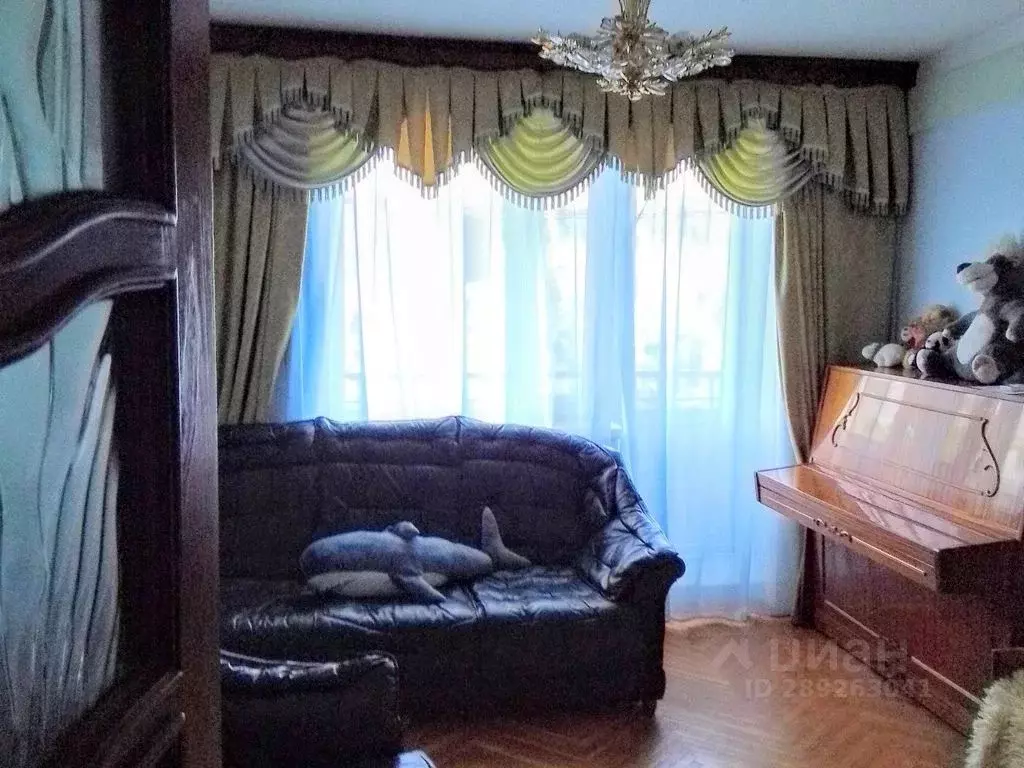 2-к кв. Крым, Щелкино Ленинский район, 2-й мкр, 49 (50.0 м) - Фото 0