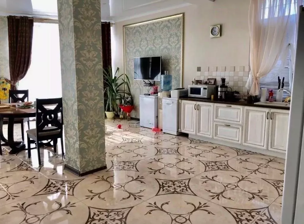 Дом в Краснодарский край, Горячий Ключ Школьная ул. (210 м) - Фото 1