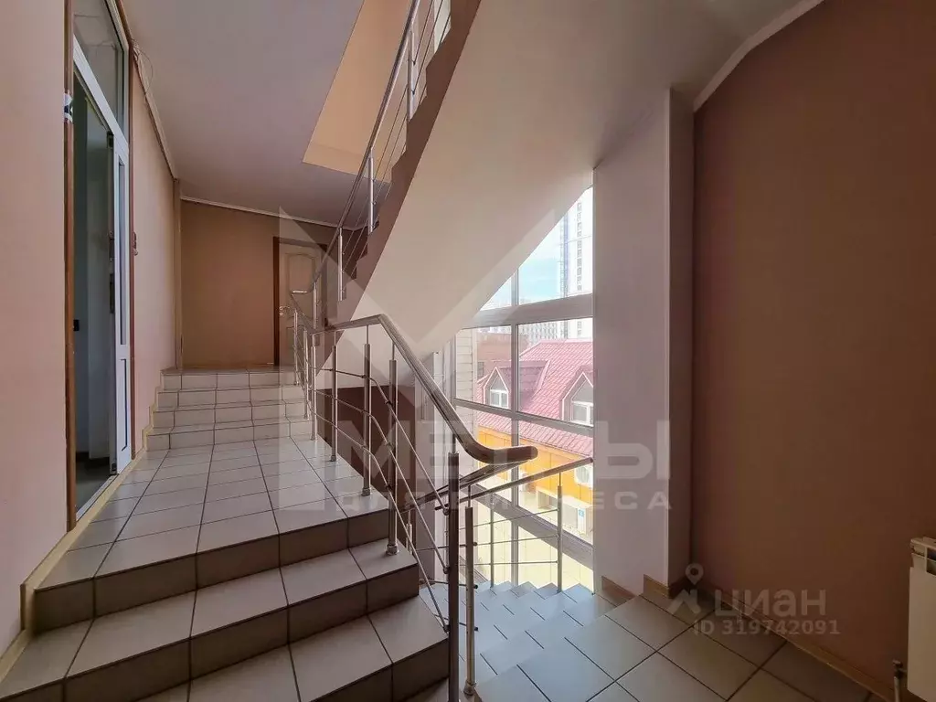 Офис в Краснодарский край, Краснодар ул. Шоссе Нефтяников, 37/3 (228 ... - Фото 2