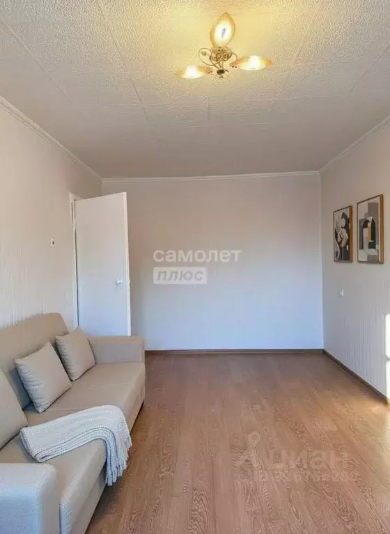 1-к кв. Омская область, Омск просп. Космический, 105 (29.7 м) - Фото 1