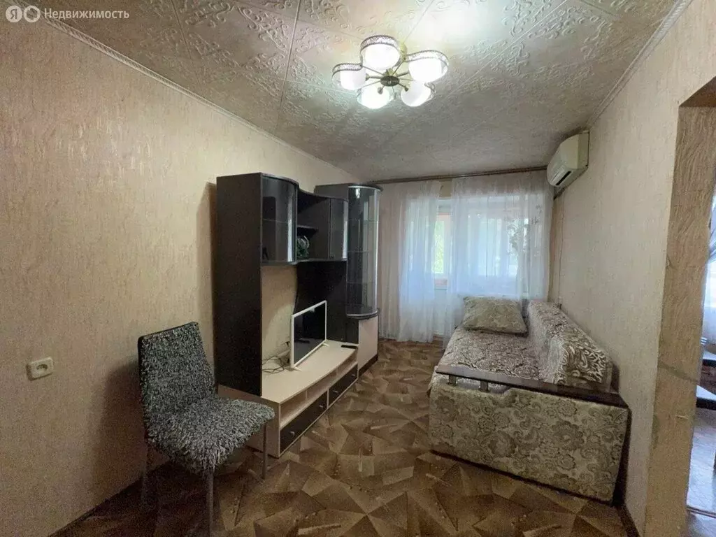 3-комнатная квартира: Шолоховский, Шахтёрская улица, 11 (56.2 м) - Фото 1