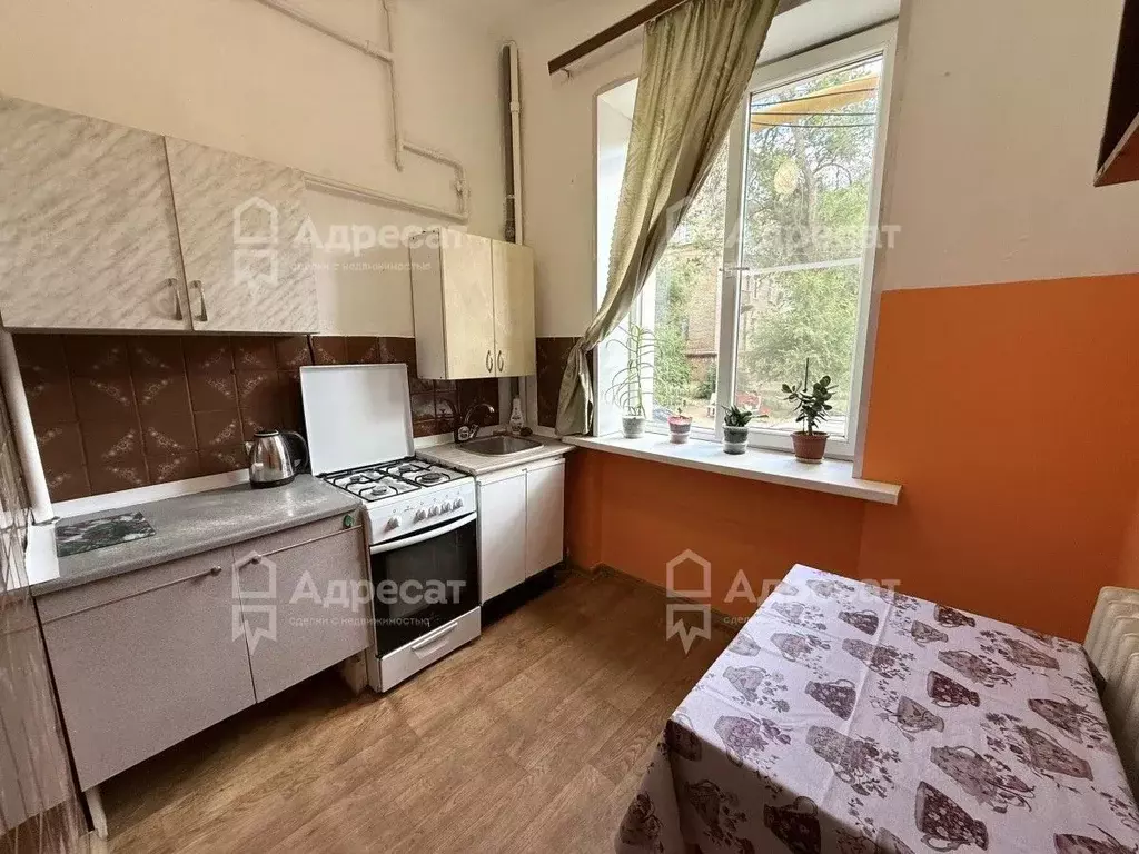 2-к кв. Волгоградская область, Волгоград ул. Дзержинского, 15 (53.0 м) - Фото 0