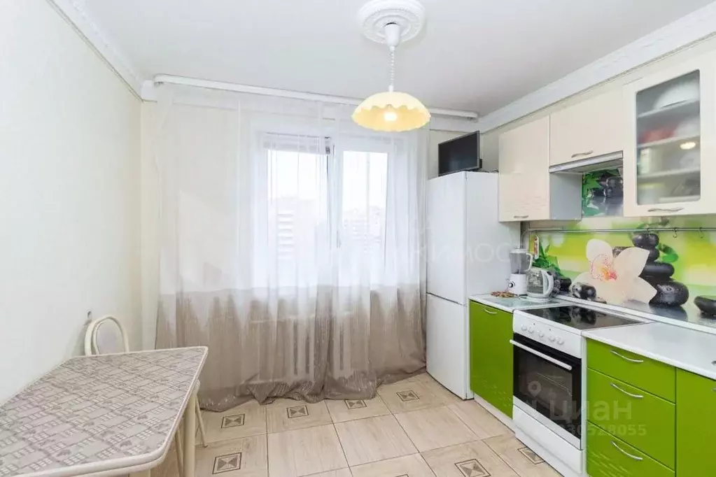 2-к кв. Тюменская область, Тюмень ул. Республики, 219 (50.5 м) - Фото 1