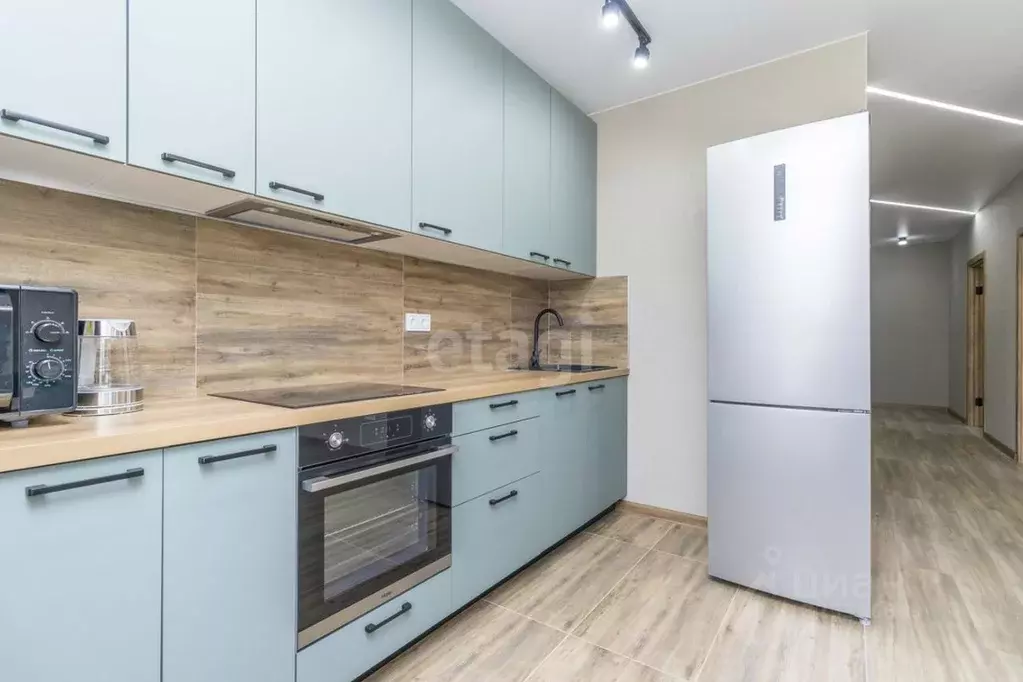 2-к кв. Ханты-Мансийский АО, Сургут Игоря Киртбая ул., 28 (71.0 м) - Фото 1