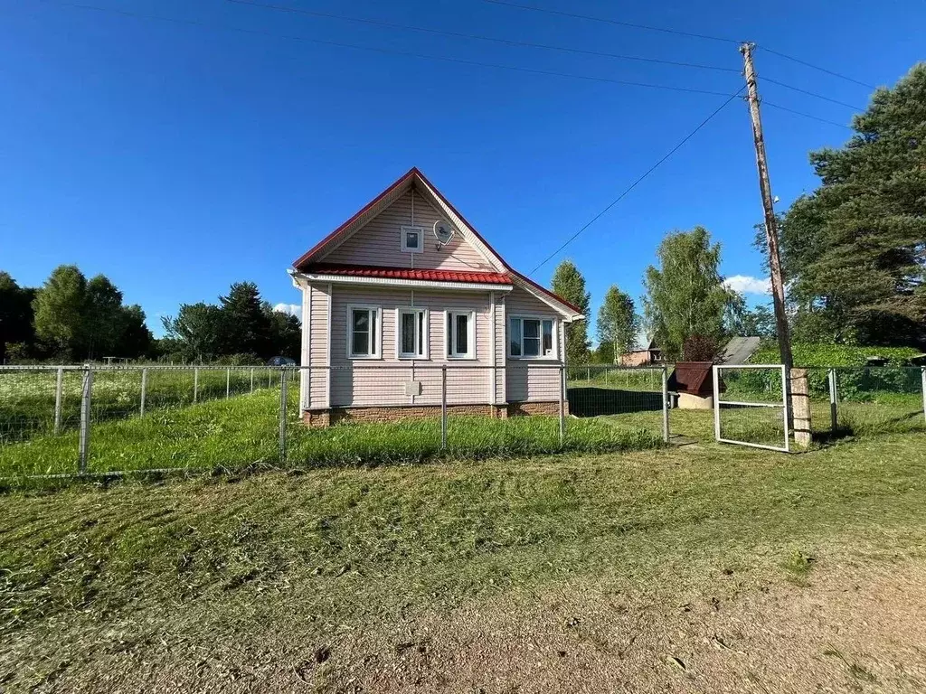 Дом в Тверская область, Старицкий муниципальный округ, д. Аполишено  ... - Фото 1