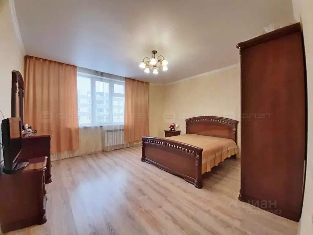 2-к кв. Татарстан, Казань ул. Аделя Кутуя, 110Б (70.3 м) - Фото 0