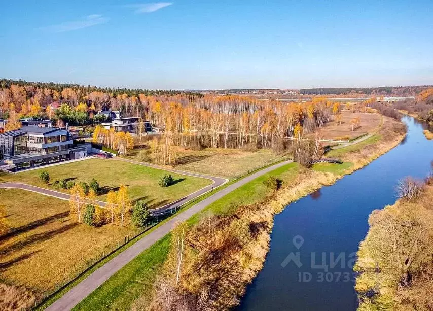 Участок в Московская область, Красногорск городской округ, д. ... - Фото 1