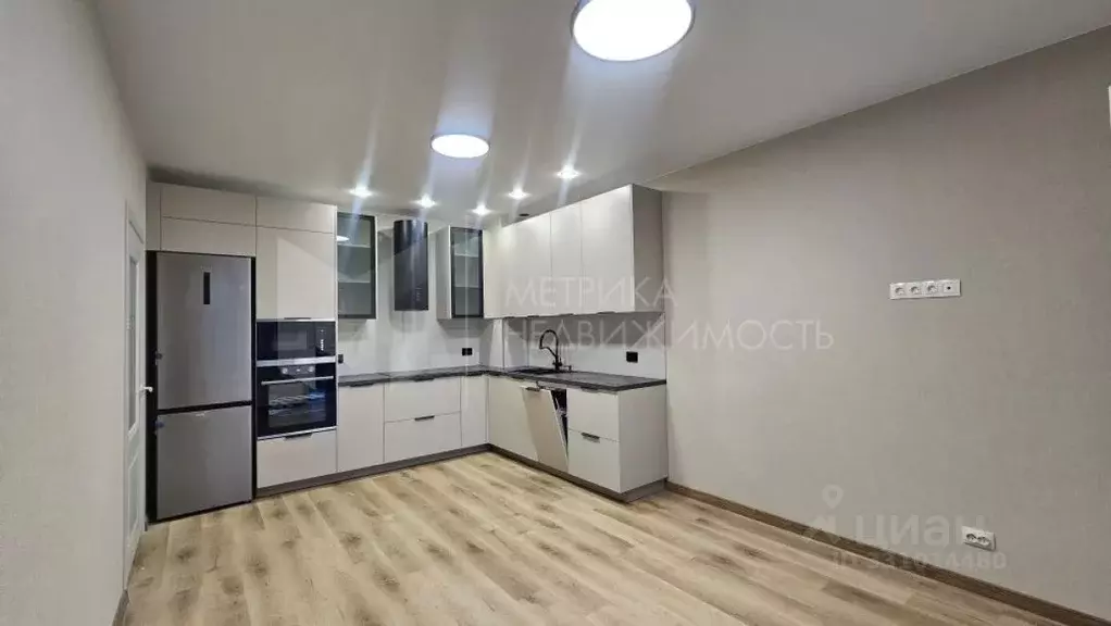 2-к кв. Тюменская область, Тюмень ул. Федюнинского, 30к6 (65.0 м) - Фото 1