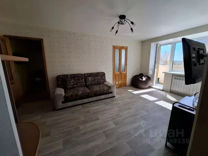 3-к кв. Омская область, Омск просп. Мира, 44 (42.9 м) - Фото 0