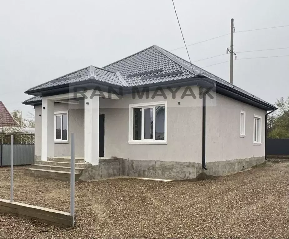 Дом в Адыгея, Майкоп городской округ, Гавердовский хут. ул. Ленина ... - Фото 0