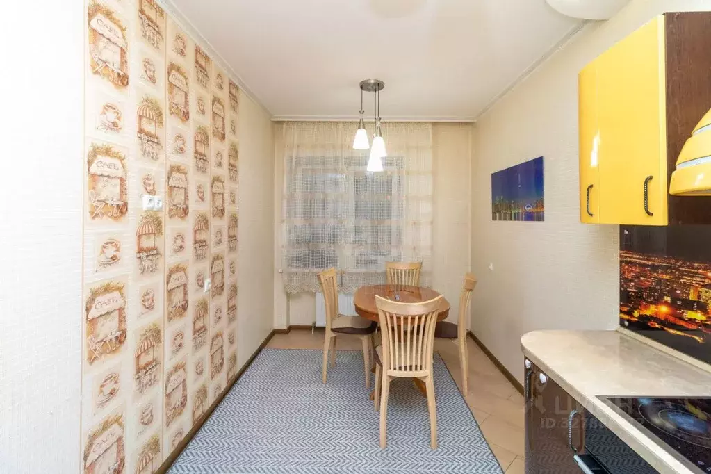 2-к кв. Тюменская область, Тюмень ул. Дружбы, 75 (87.0 м) - Фото 1