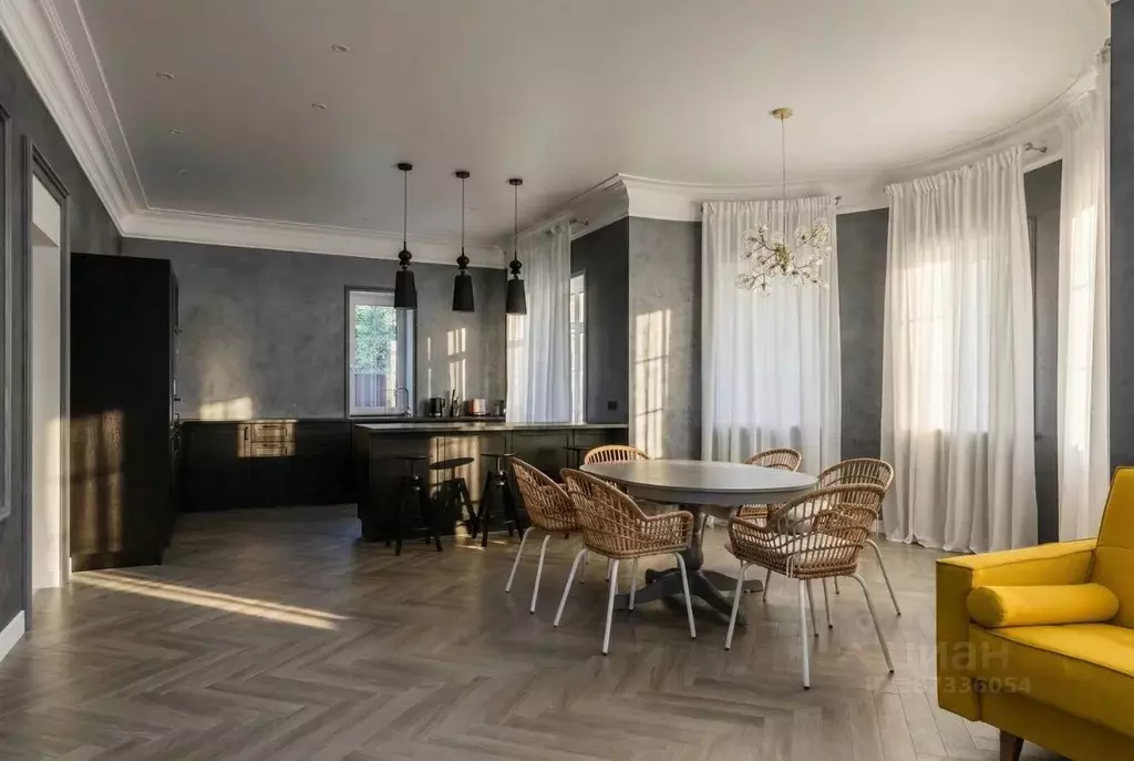 Дом в Санкт-Петербург пос. Репино, ул. Спасо-Преображенская (400 м) - Фото 1