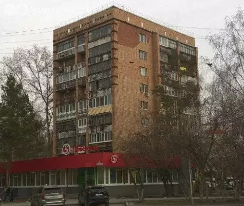 3-комнатная квартира: Тюмень, улица Мельникайте, 81 (51.6 м) - Фото 1