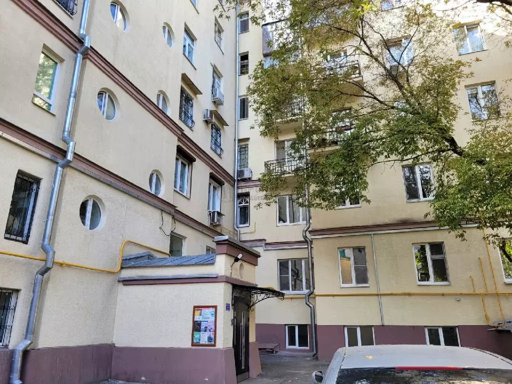 Продается комната в 6-комнатной квартире - Фото 1