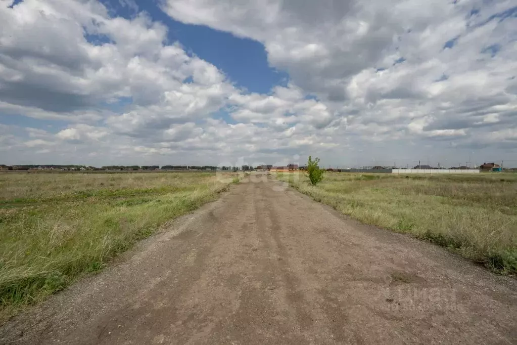 Участок в Татарстан, Тукаевский район, д. Азьмушкино ул. Вахитова, 16 ... - Фото 0