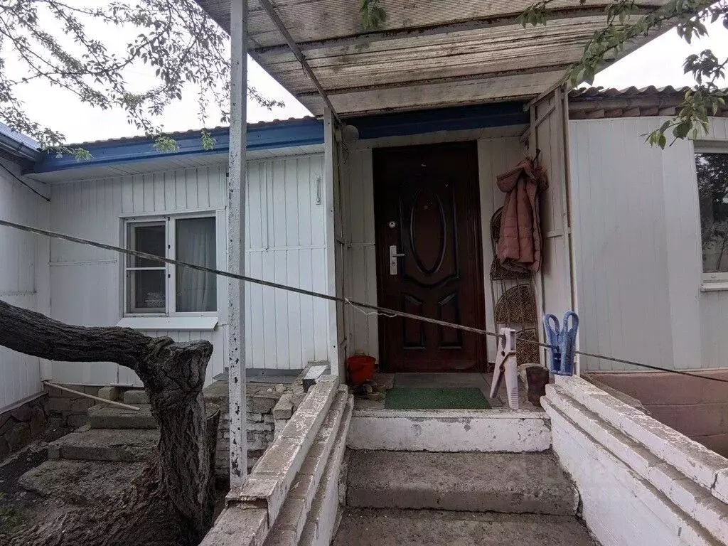 Дом в Ростовская область, Белая Калитва Набережная ул., 148А (100 м) - Фото 1