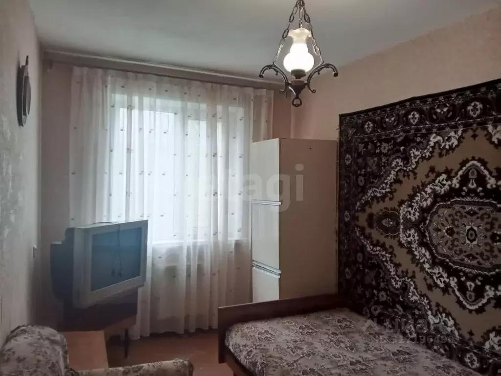 2-к кв. Псковская область, Остров ул. Островских Молодогвардейцев, 2 ... - Фото 1