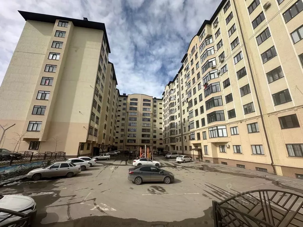 3-к кв. Кабардино-Балкария, Нальчик ул. Шарданова, 48к6 (95.8 м) - Фото 0