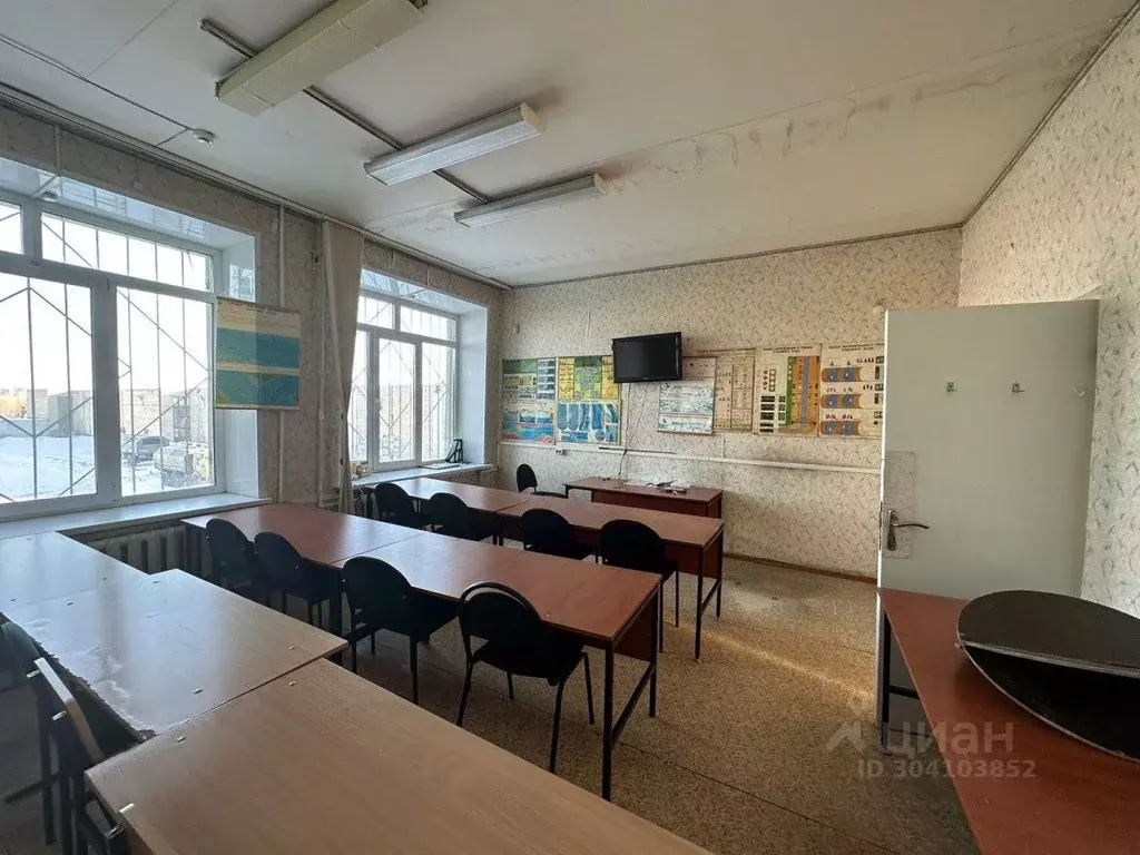Помещение свободного назначения в Татарстан, Набережные Челны ул. ... - Фото 1