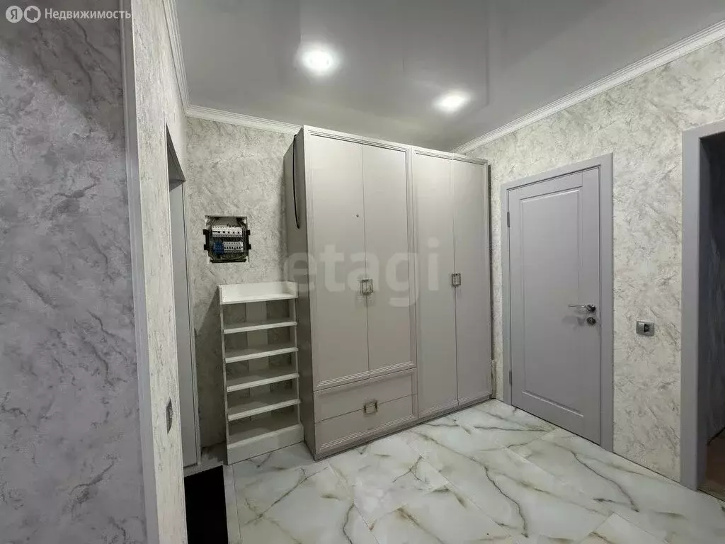 2-комнатная квартира: Владикавказ, улица Шамиля Джикаева, 1А (70 м) - Фото 2