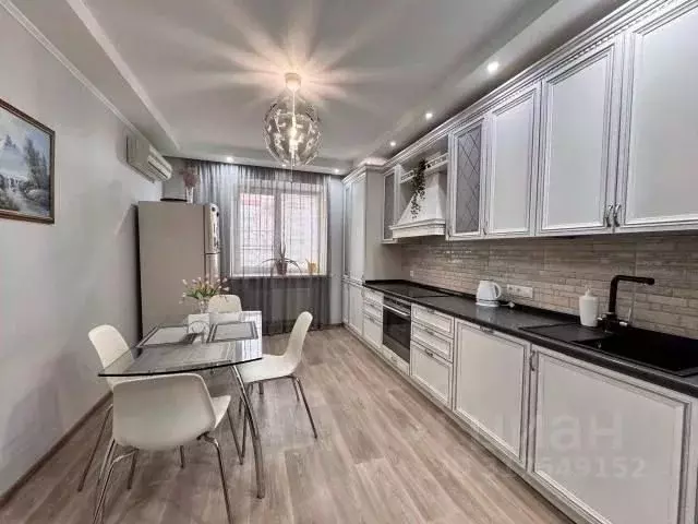 3-к кв. Астраханская область, Астрахань ул. Гоголя, 3к2 (98.0 м) - Фото 0