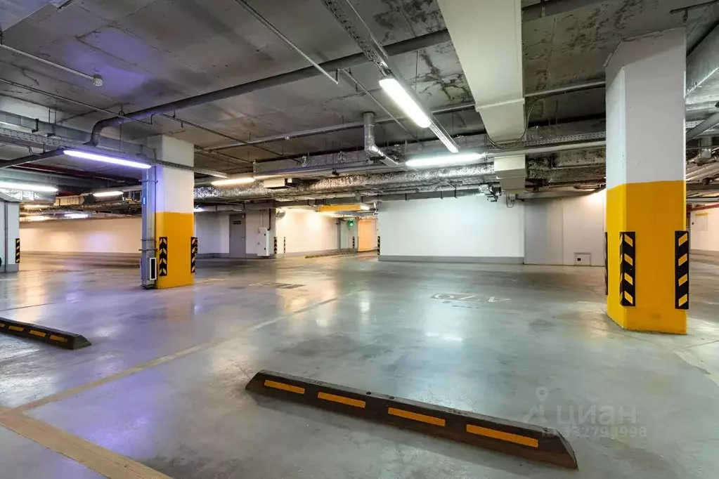 Гараж в Санкт-Петербург Смольный просп., 17 (18 м) - Фото 1