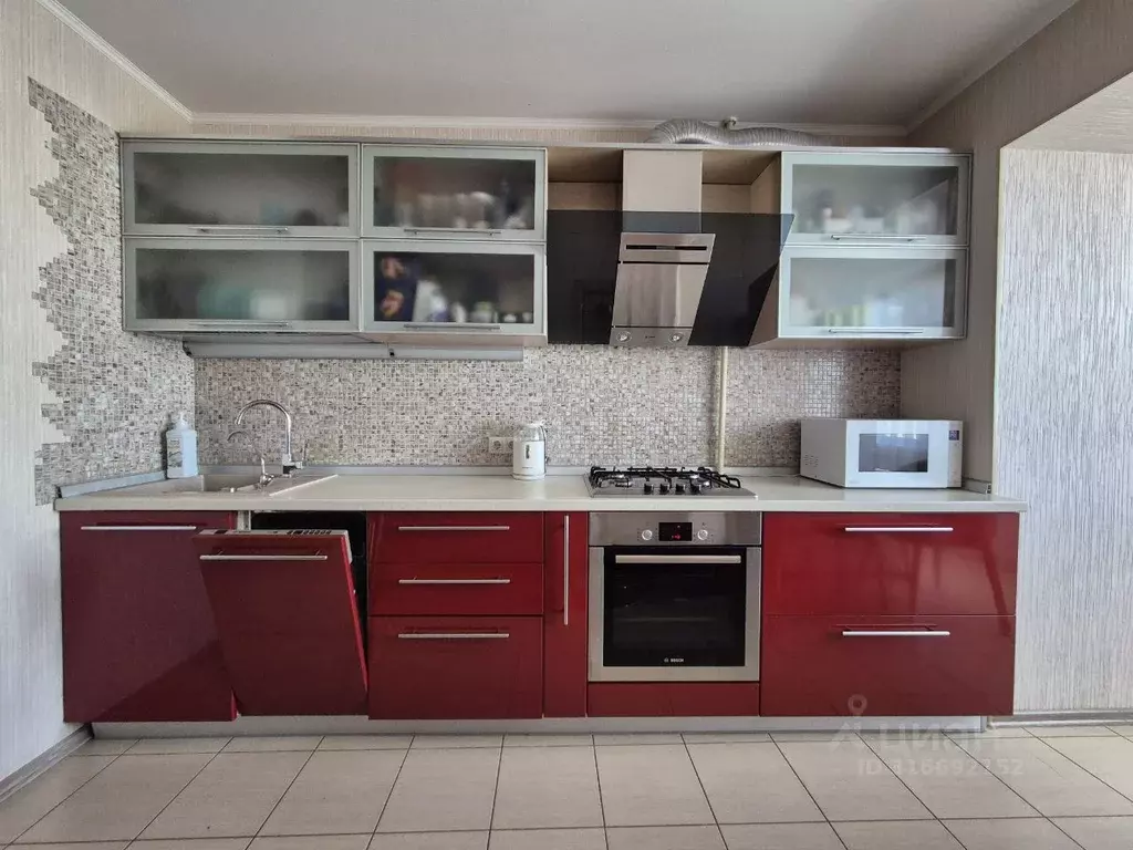 3-к кв. Омская область, Омск ул. Масленникова, 45 (74.0 м) - Фото 0