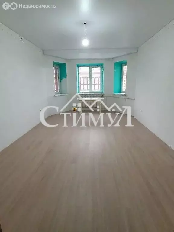 3-комнатная квартира: Абакан, улица Авиаторов, 6 (90 м) - Фото 1