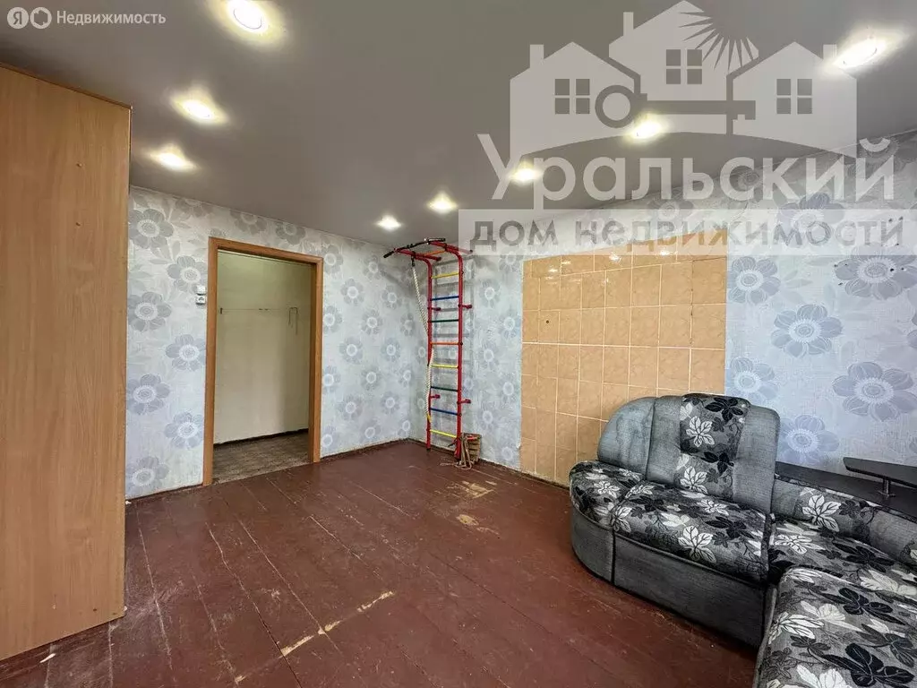 2-комнатная квартира: Алапаевск, улица 40 лет Октября, 25 (41.6 м) - Фото 2