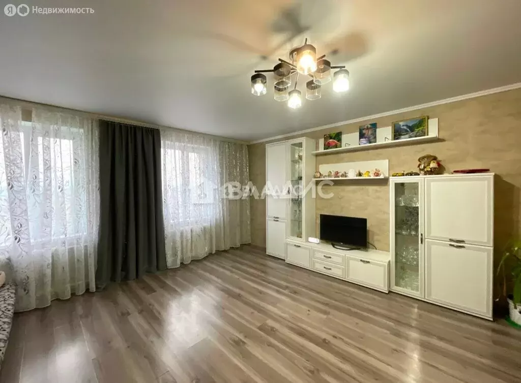 3-комнатная квартира: Благовещенск, улица Комарова, 25 (91.2 м) - Фото 1