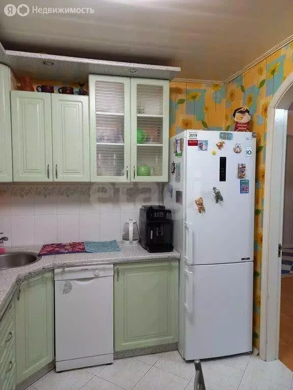 3-комнатная квартира: Тюмень, улица Домостроителей, 18 (66 м) - Фото 1